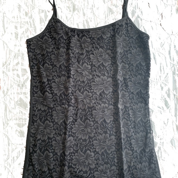 Dresses and shirts - Picture 5 of 14